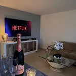 Vue Pointe Croisette Апартаменты *